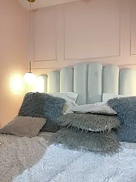 sarah salis  online show from November 11, 2025, 7:30 pm