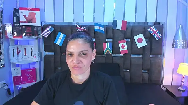 Snapshot of KatteMoss chatting on June 14, 2026, 9:05 pm KatteMoss online show from June 14, 2026, 9:05 pm