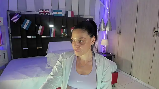 Snapshot of KatteMoss chatting on June 17, 2026, 4:12 am KatteMoss online show from June 17, 2026, 4:12 am