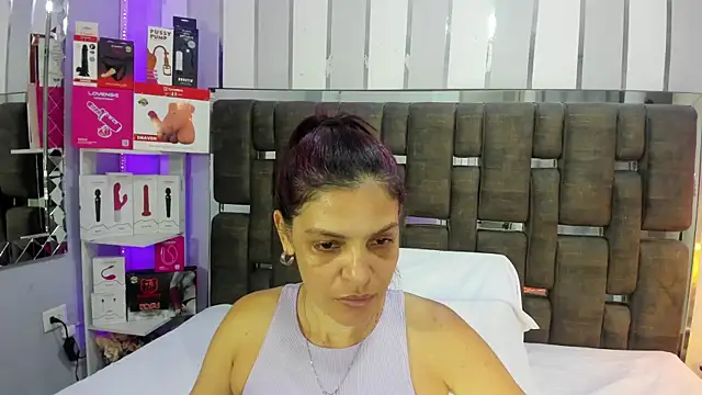 Snapshot of KatteMoss chatting on June 2, 2026, 8:31 pm KatteMoss online show from June 2, 2026, 8:31 pm