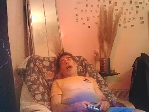 Snapshot of DaddyQuimHot chatting on February 15, 2025, 5:17 pm DaddyQuimHot online show from February 15, 2025, 5:17 pm