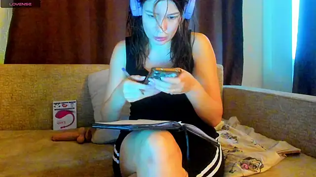 Leila purr18 online show from October 6, 2025, 12:50 pm