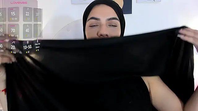 Snapshot of Umarani_ chatting on November 7, 2025, 6:34 pm Umarani online show from November 7, 2025, 6:34 pm