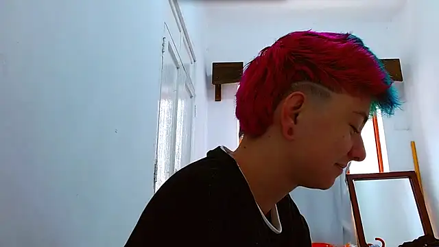 tomboyblue online show from November 22, 2025, 4:06 pm