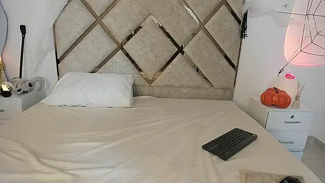 queenie star online show from October 22, 2025, 10:52 pm