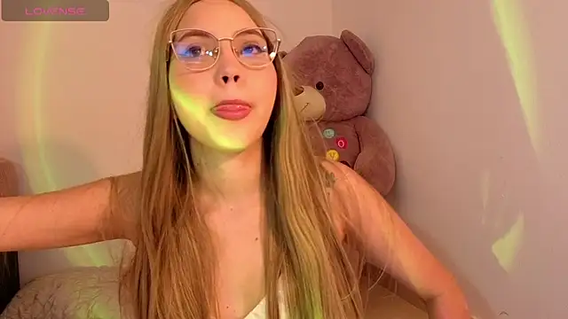 Snapshot of Ary1_ chatting on November 19, 2025, 10:10 pm Ary1 online show from November 19, 2025, 10:10 pm