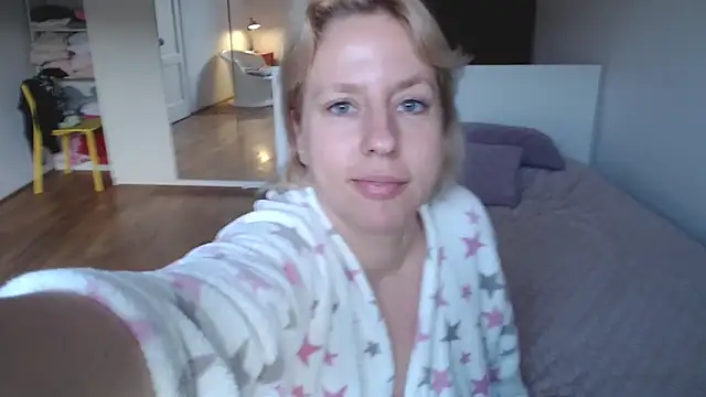 MariaValentine online show from October 25, 2025, 5:28 am