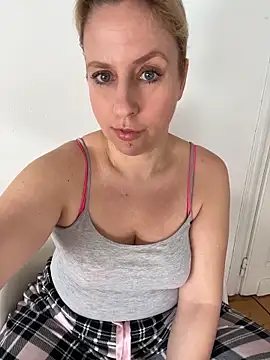 Snapshot of MariaValentine chatting on February 25, 2026, 8:58 am MariaValentine online show from February 25, 2026, 8:58 am