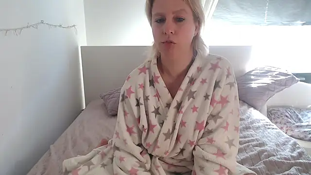 Snapshot of MariaValentine chatting on March 15, 2026, 9:16 am MariaValentine online show from March 15, 2026, 9:16 am