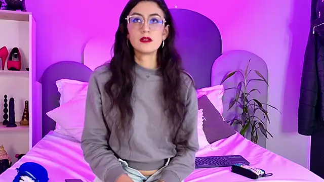 SophieGomez22 online show from April 22, 2026, 11:39 am