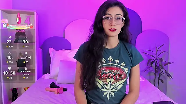 SophieGomez22 online show from November 5, 2025, 11:35 am