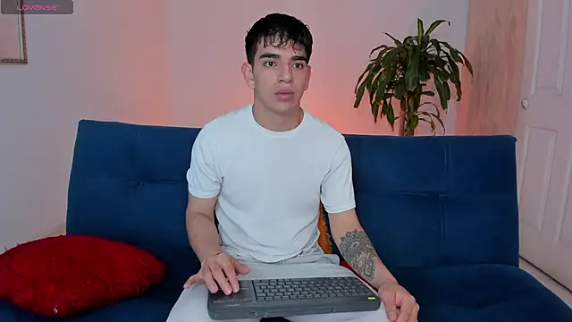 Ares Johnson online show from October 27, 2025, 1:45 pm