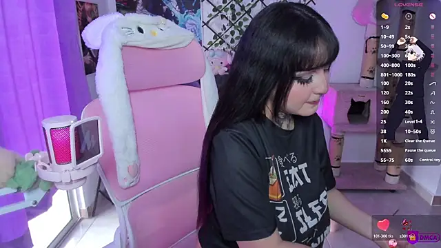 MaddyFooxx online show from April 29, 2026, 10:27 pm