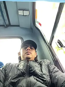 Snapshot of DanielGomez9 chatting on November 17, 2025, 12:09 pm DanielGomez9 online show from November 17, 2025, 12:09 pm