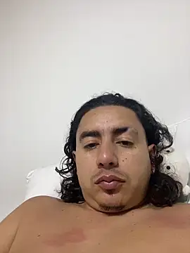 DanielGomez9 online show from May 12, 2026, 4:42 am