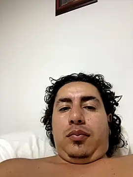 Snapshot of DanielGomez9 chatting on November 3, 2025, 2:28 am DanielGomez9 online show from November 3, 2025, 2:28 am