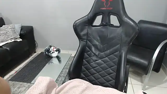 Livia Diaz online show from January 13, 2026, 11:08 pm