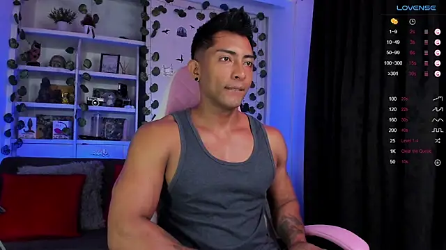 Snapshot of Couple_muscle1 chatting on January 16, 2025, 1:58 pm Couple muscle1 online show from January 16, 2025, 1:58 pm