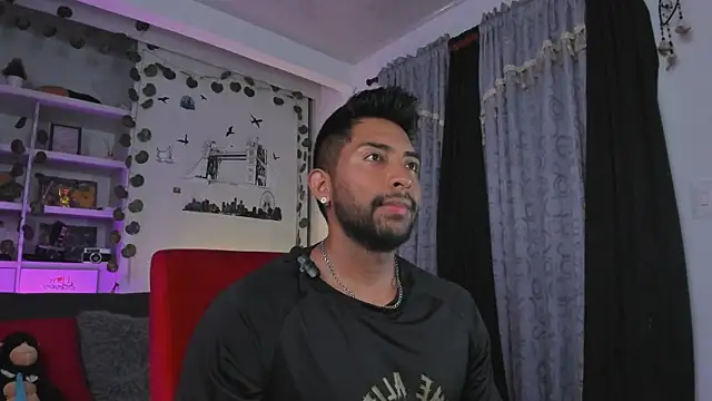 Snapshot of Couple_muscle1 chatting on November 18, 2025, 10:13 pm Couple muscle1 online show from November 18, 2025, 10:13 pm