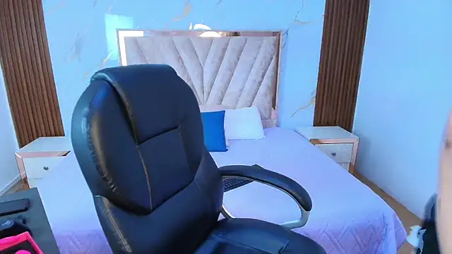 Snapshot of Annie_mone chatting on October 2, 2025, 8:45 pm Annie mone online show from October 2, 2025, 8:45 pm