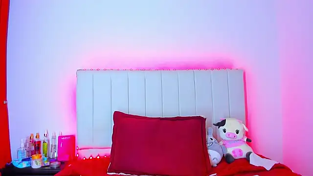 caro lyne  online show from May 4, 2026, 5:05 pm