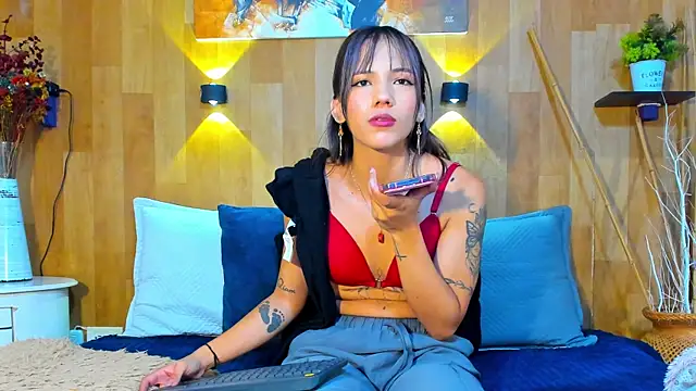 marianaa90 online show from April 30, 2026, 1:29 pm