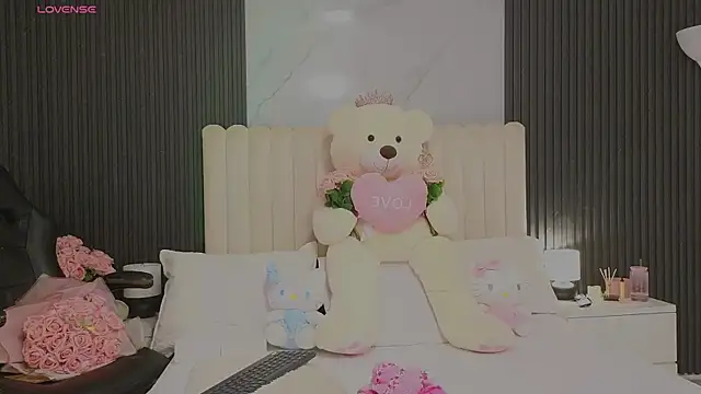 Snapshot of Madiee_Rhea chatting on July 29, 2026, 7:57 pm Madiee Rhea online show from July 29, 2026, 7:57 pm