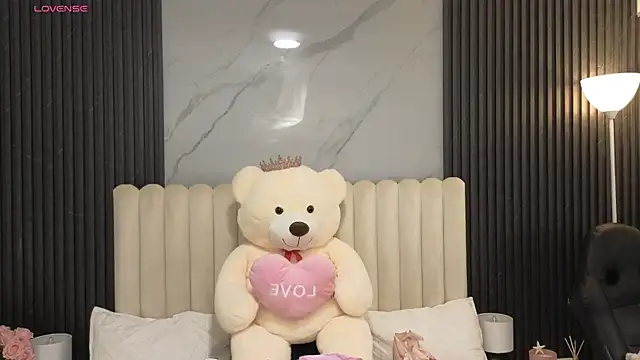 Snapshot of Madiee_Rhea chatting on July 20, 2026, 8:00 pm Madiee Rhea online show from July 20, 2026, 8:00 pm
