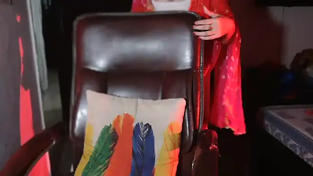 Snapshot of urvashihott chatting on October 3, 2025, 4:30 pm urvashihott online show from October 3, 2025, 4:30 pm