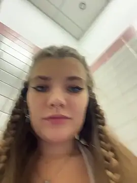 Snapshot of Holy_Tereza chatting on November 1, 2025, 3:39 pm Holy Tereza online show from November 1, 2025, 3:39 pm