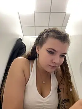 Snapshot of Holy_Tereza chatting on October 10, 2025, 3:46 pm Holy Tereza online show from October 10, 2025, 3:46 pm