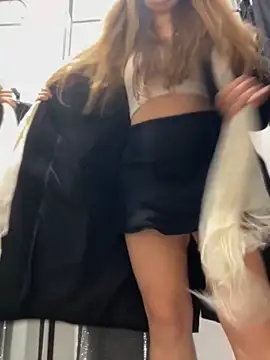 Snapshot of Holy_Tereza chatting on December 5, 2025, 3:43 pm Holy Tereza online show from December 5, 2025, 3:43 pm