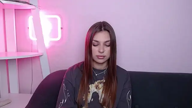 Snapshot of MilanaAngelAs chatting on March 22, 2026, 5:43 am MilanaAngelAs online show from March 22, 2026, 5:43 am