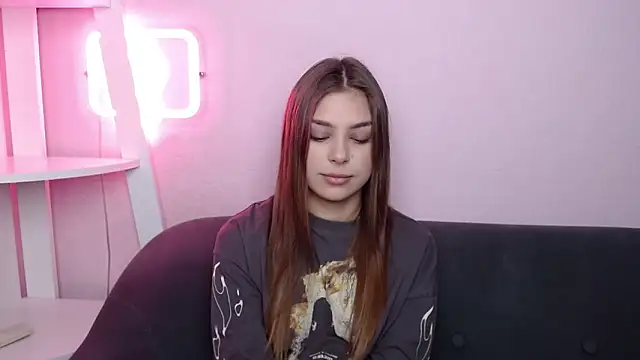 Snapshot of MilanaAngelAs chatting on February 16, 2026, 5:50 am MilanaAngelAs online show from February 16, 2026, 5:50 am