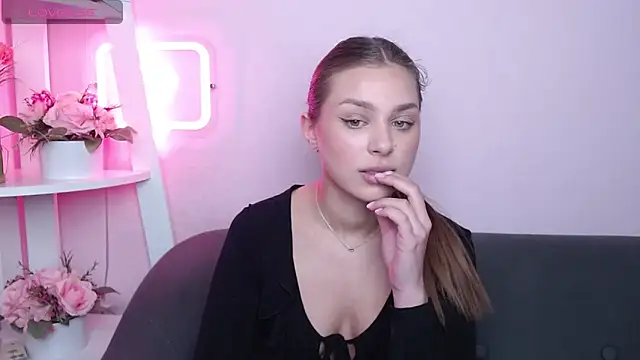 MilanaAngelAs online show from May 5, 2026, 4:48 am
