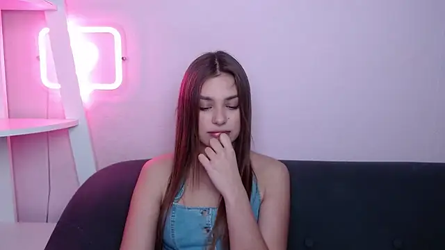 Snapshot of MilanaAngelAs chatting on March 16, 2026, 5:44 am MilanaAngelAs online show from March 16, 2026, 5:44 am