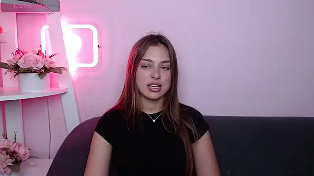 Snapshot of MilanaAngelAs chatting on June 25, 2026, 4:43 am MilanaAngelAs online show from June 25, 2026, 4:43 am