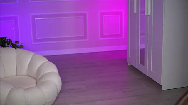 Snapshot of EvaZane chatting on October 27, 2025, 8:32 pm EvaZane online show from October 27, 2025, 8:32 pm