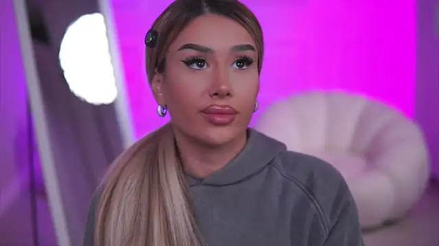 Snapshot of EvaZane chatting on November 10, 2025, 7:41 pm EvaZane online show from November 10, 2025, 7:41 pm