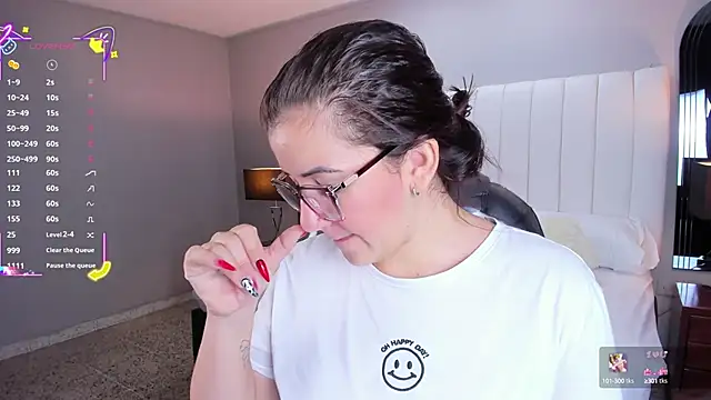 Snapshot of vanity_sex chatting on October 15, 2025, 11:40 am vanity sex online show from October 15, 2025, 11:40 am