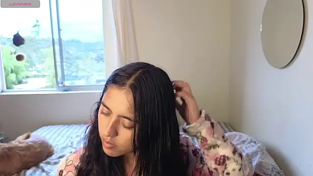 Snapshot of ViolettaSummer chatting on November 16, 2025, 8:57 pm ViolettaSummer online show from November 16, 2025, 8:57 pm