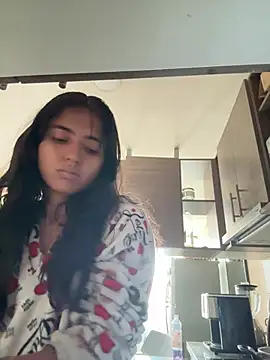 Snapshot of ViolettaSummer chatting on May 18, 2026, 5:07 pm ViolettaSummer online show from May 18, 2026, 5:07 pm