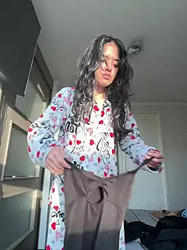 Snapshot of ViolettaSummer chatting on June 5, 2026, 12:22 pm ViolettaSummer online show from June 5, 2026, 12:22 pm