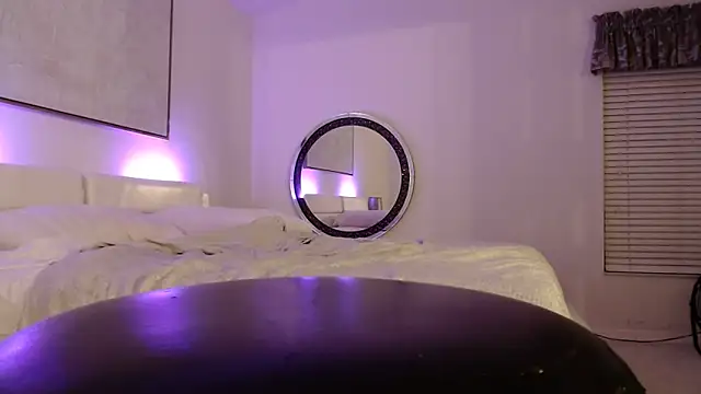 Walkingboots online show from February 15, 2025, 1:42 am