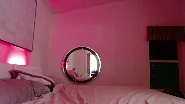 Walkingboots online show from March 6, 2025, 1:48 am