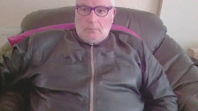 Snapshot of Leatherman63 chatting on July 1, 2026, 1:22 pm Leatherman63 online show from July 1, 2026, 1:22 pm