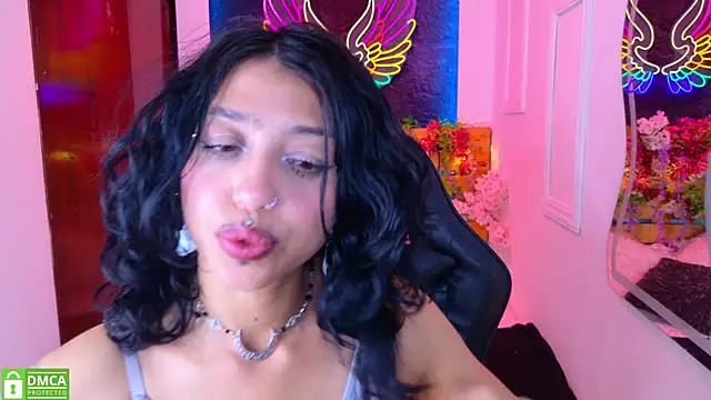 REDHOTTER  online show from August 5, 2026, 7:52 pm