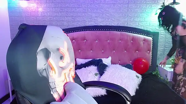 REDHOTTER  online show from March 5, 2026, 7:43 pm