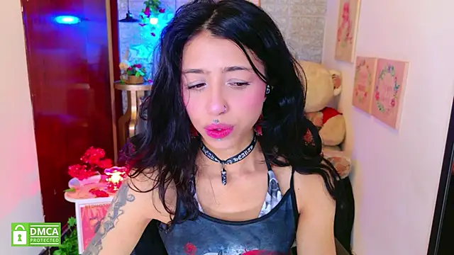 Snapshot of REDHOTTER_ chatting on November 15, 2025, 8:02 pm REDHOTTER online show from November 15, 2025, 8:02 pm