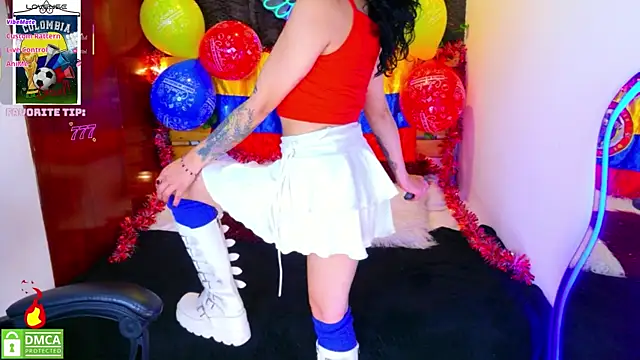 Snapshot of REDHOTTER_ chatting on June 17, 2026, 8:19 pm REDHOTTER online show from June 17, 2026, 8:19 pm